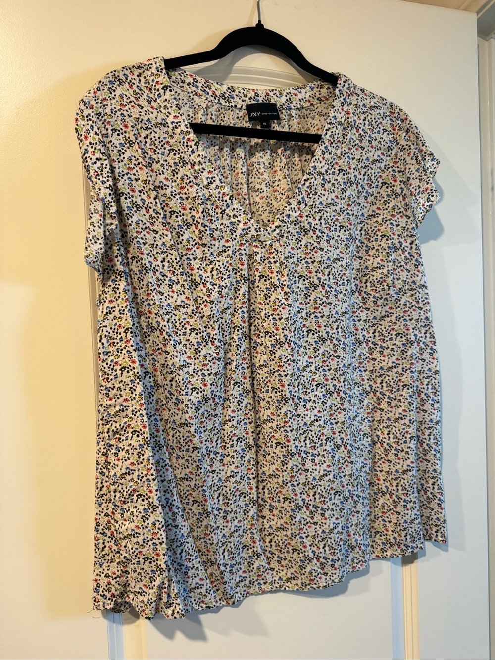 Jones New York White Multicolor Micro-Floral V-Neck Blouse